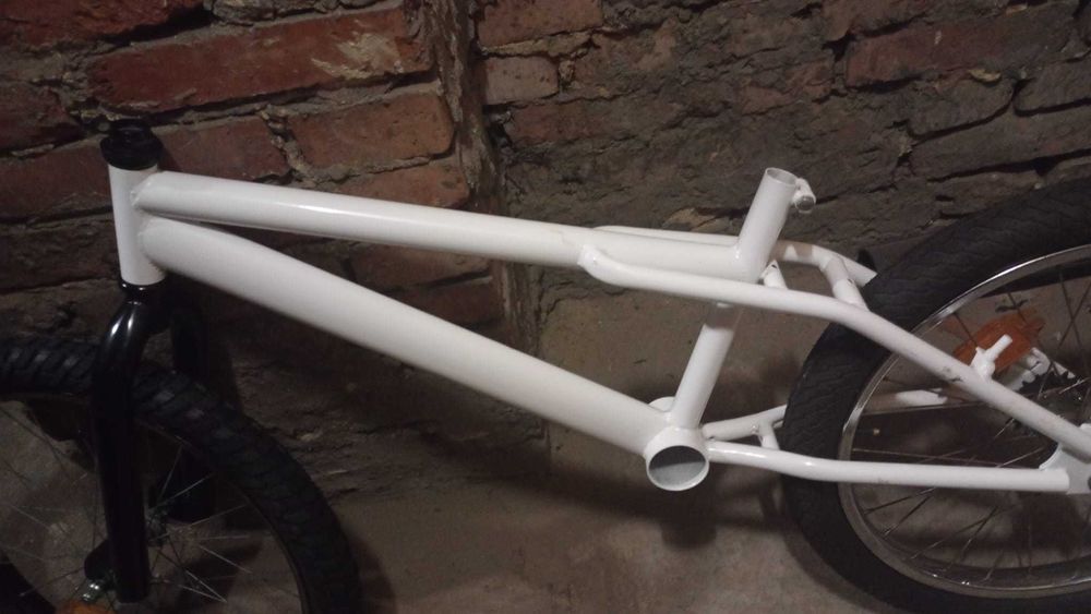 Sprzedaję biało czarnego BMX cena do negocjacji