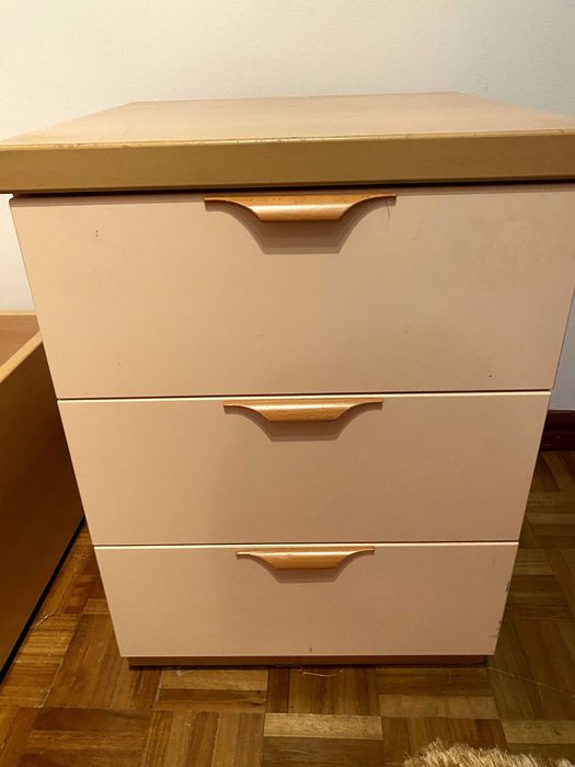 Cama, Colchão e mesa cabeceira