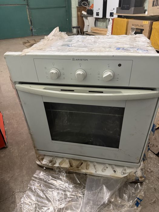 Продам духовку Ariston