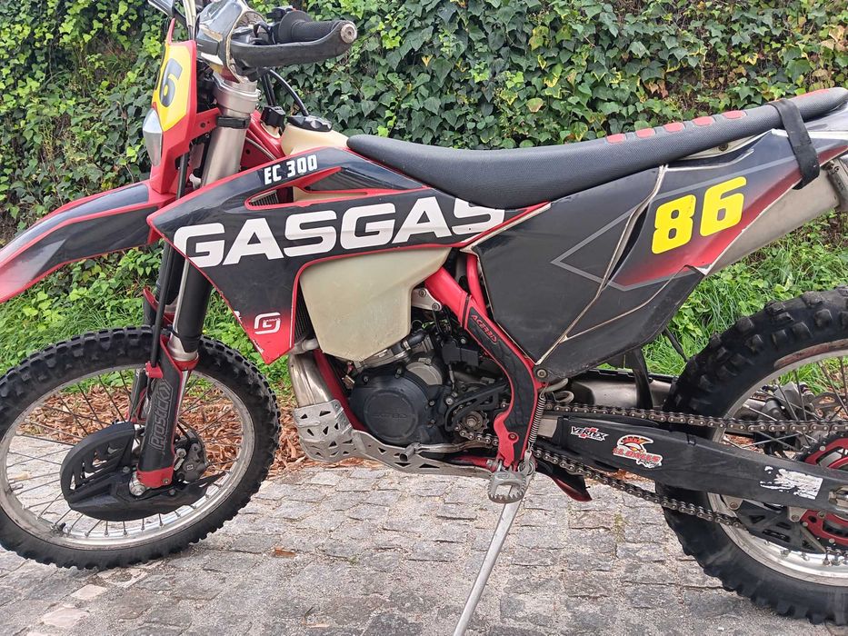 Mota de enduro gas gas EC300 2t 2021 excelente estado