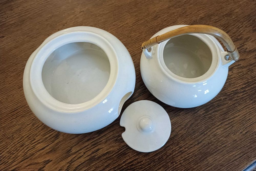 Naczynie porcelanowe z podgrzewaczem