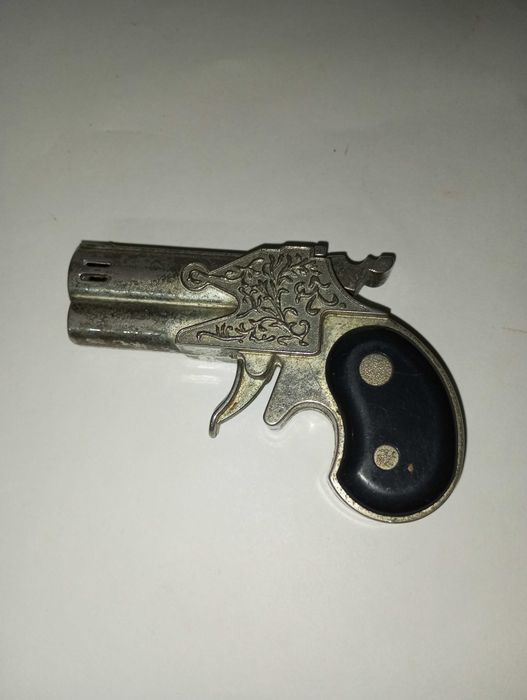 Isqueiros antigos recarregáveis