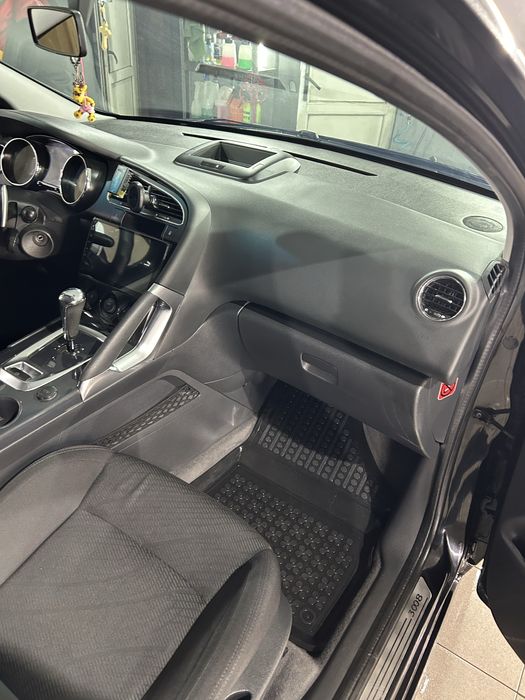 Продам Пежо 3008 1.6 HDI 2011 року