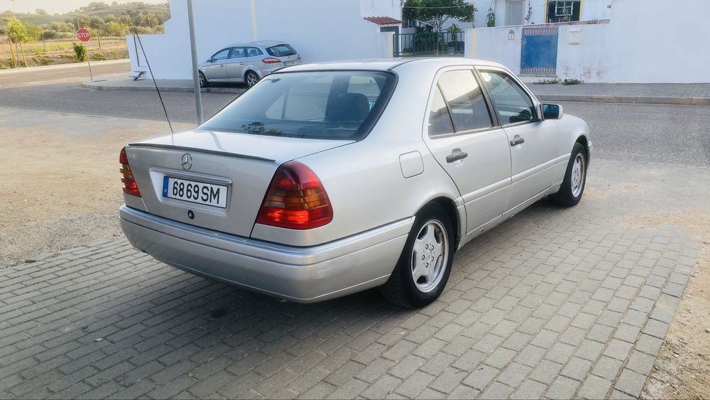 Mercedes 2.2D em muito bom estado foto 3