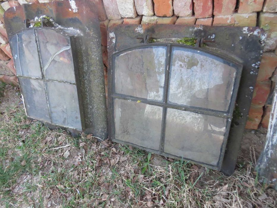 Okno Żeliwne Dachowe Do Renowacji