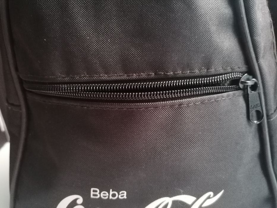 Mochila com publicidade à Coca-Cola