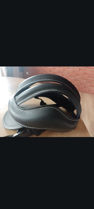 Kask ochronny do jazdy konnej.