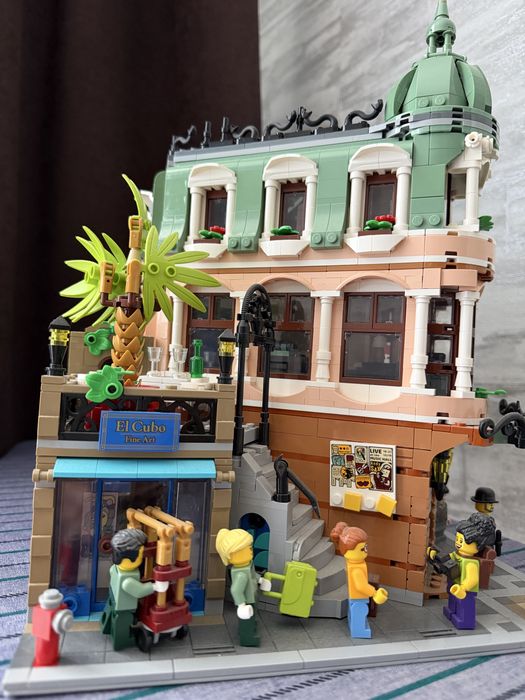 Конструктор LEGO Icons Бутік-готель 10297