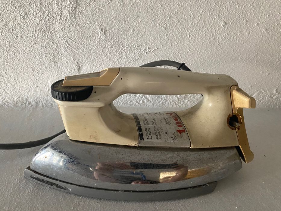 TOSEL Ferro de engomar anos 80