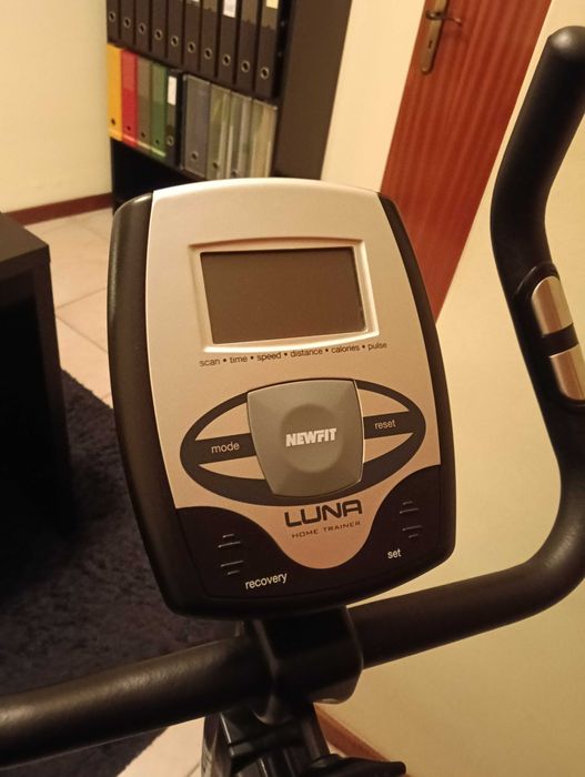 Bicicleta estática Newfit em bom estado