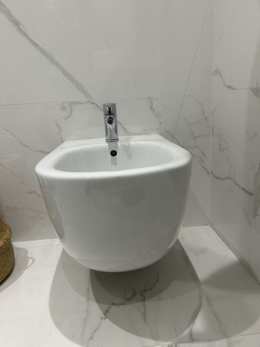Bidé com torneira