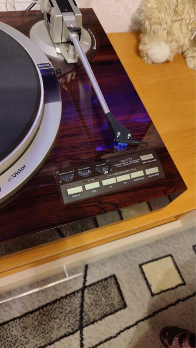 Виниловый проигрыватель Victor QL-Y77F