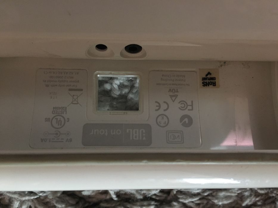 Продам портативну колонку JBL