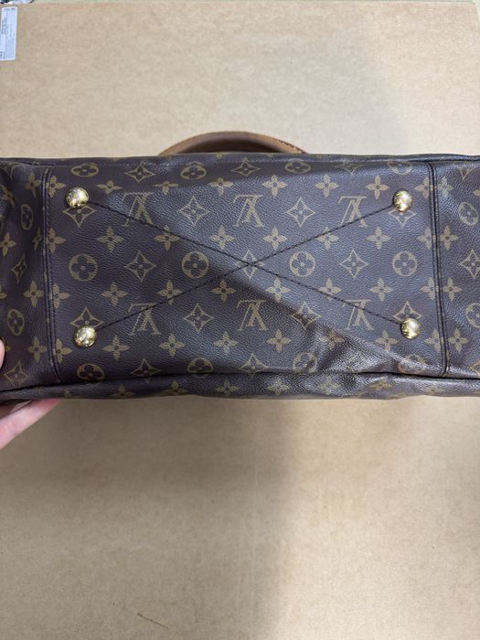 Authentic Louis Vuitton artsy mm canvas leather bag