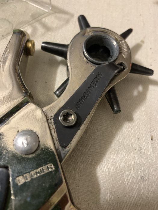 Дырокол револьверный, инструмент для пробивания дырок