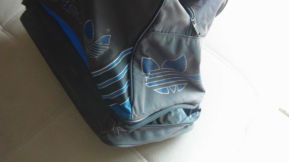 Saco de viagem Adidas em muito bom estado