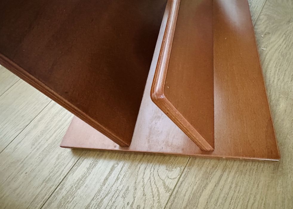 Porta livros / revistas / jornais / catálogos / álbuns de fotografias