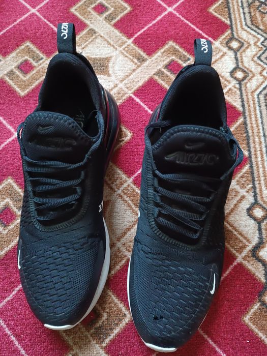 Кросівки Nike AIR 270 в продажі
