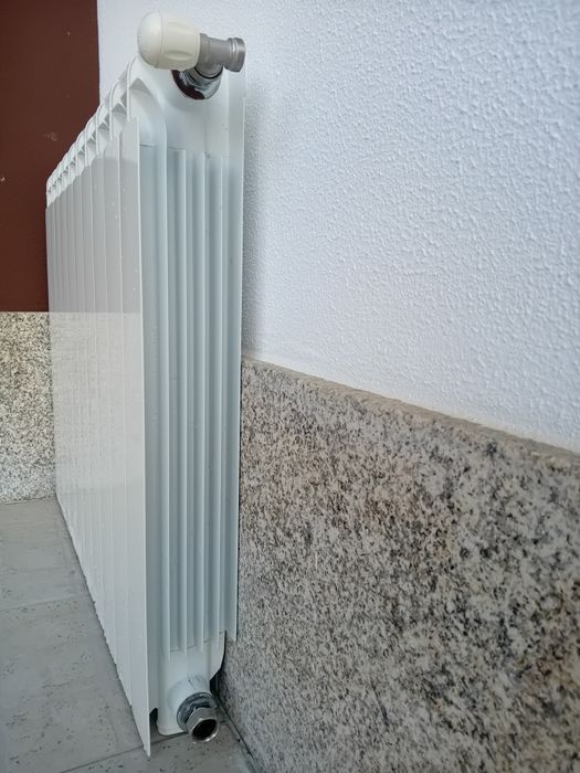 1 Radiador de 10 elementos
 de aquecimento central,