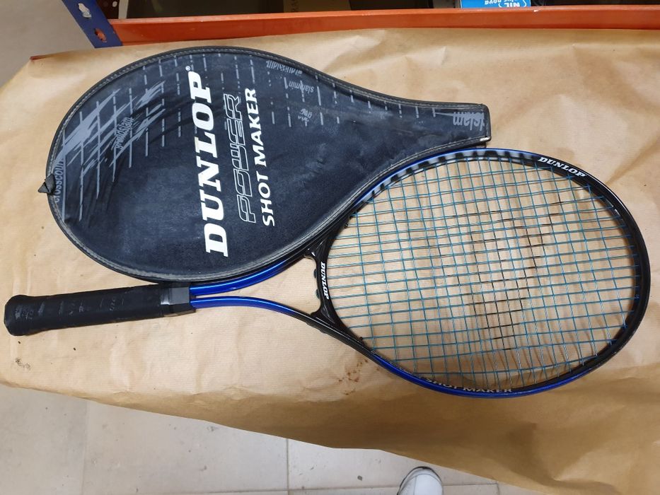 Raquete marca Dunlop