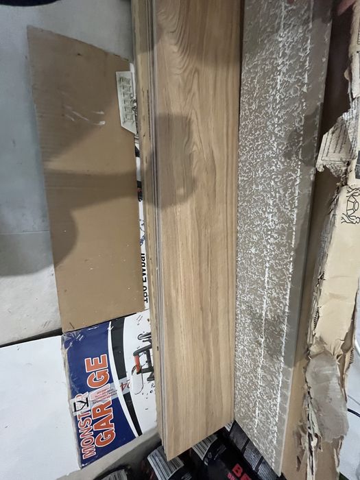 Gres drewnopodobny 22,5x119,5. - 11szt -2,95m2 cena za całość