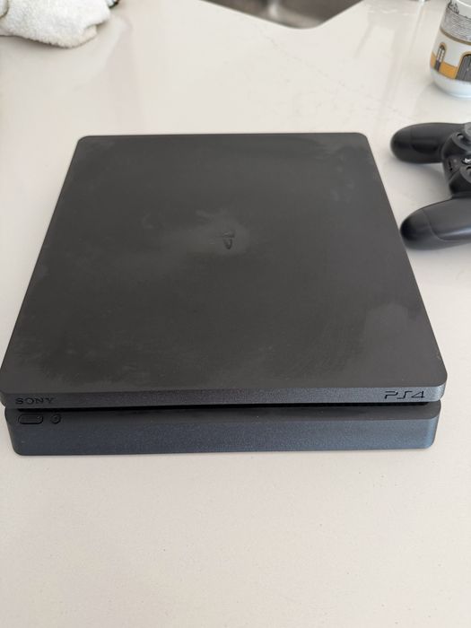 PlayStation 4 Slim 500Gb + Comando