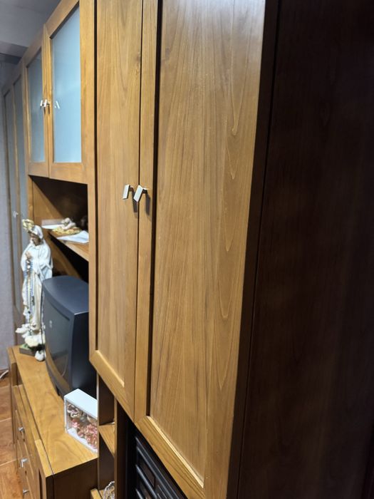 Movel de sala em madeira de castanho