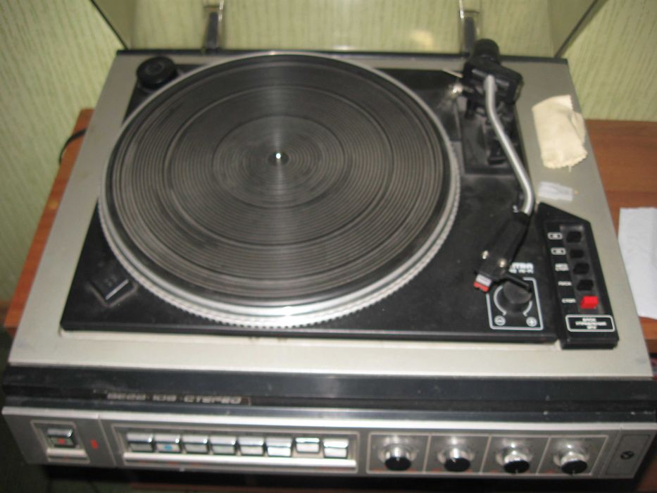 Програвач вінілових платівок Вега-109