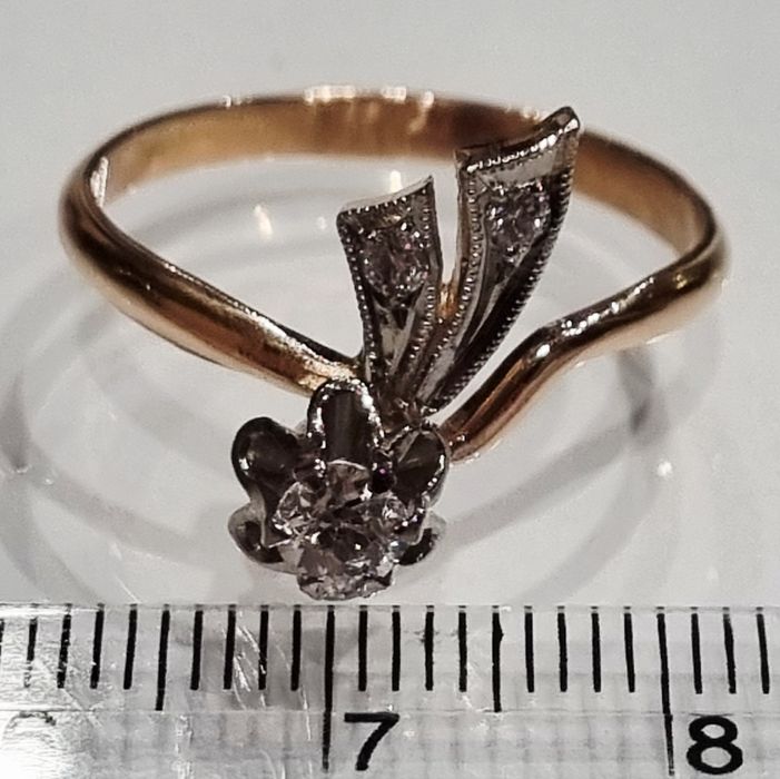 Золота каблучка з діамантами. ct 0,29