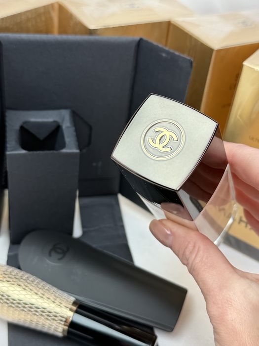 Тональний крем сиворотка Chanel Sublimage B10 В20