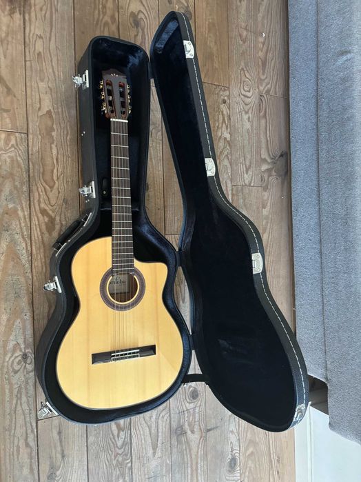 Guitarra Clássica Eletroacústica Córdoba GK Studio + Hard Case – Como Nova
