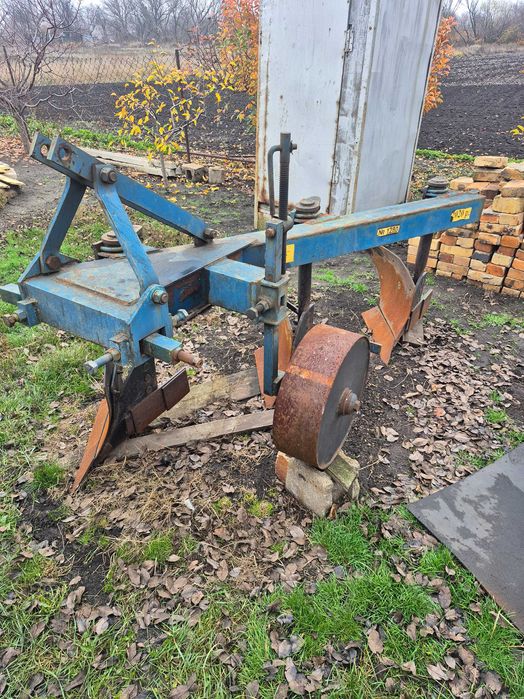 Плуг 3 корпусний ПНБ 3-35, висока стійка