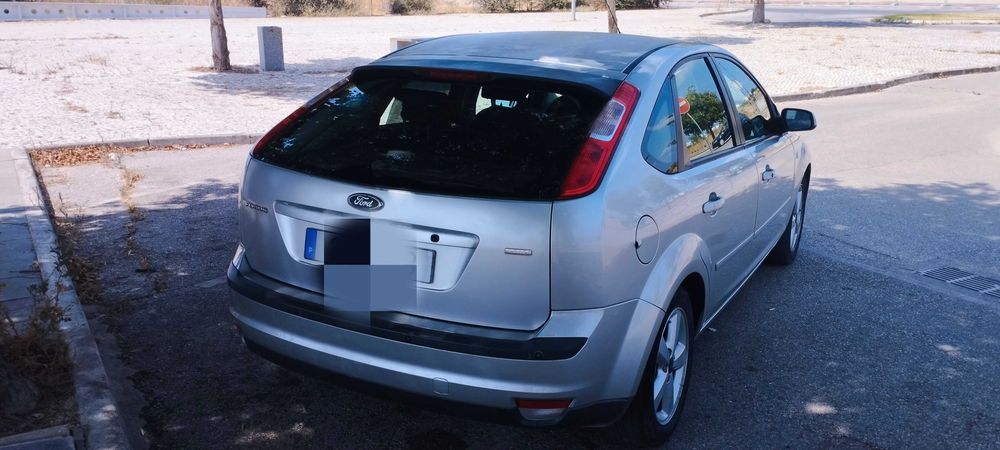 Carro Ford Focus 5 portas econômico — photo 3