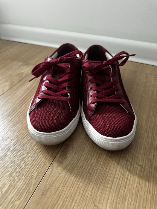 Buty sneakersy bordowe Lacoste