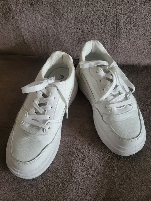Кросівки білі,  р.36