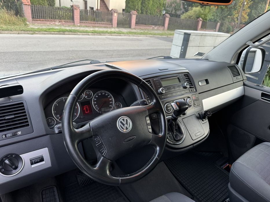 Wynajem Busa Volkswagen Multivan 2.5 Automat Przewóz osób