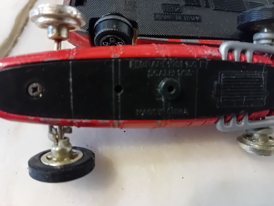 Conjunto de 2 Miniaturas Antigas Escala 1:43 Peças/Colecionador