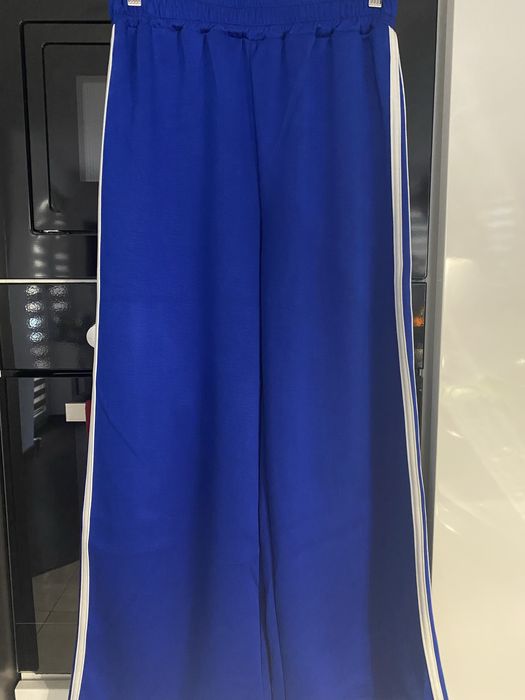 Masełkowy chabrowy dres.