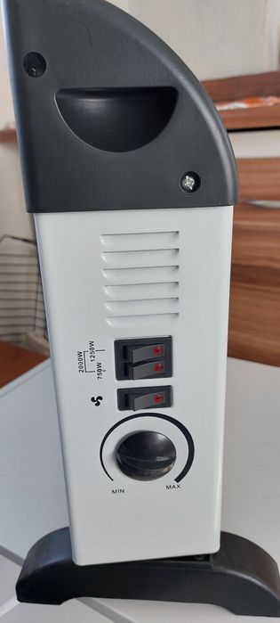 Grzejnik z regulacją i nadmuchem