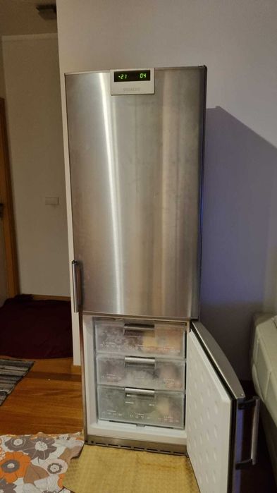 Frigorífico de marca SIEMENS