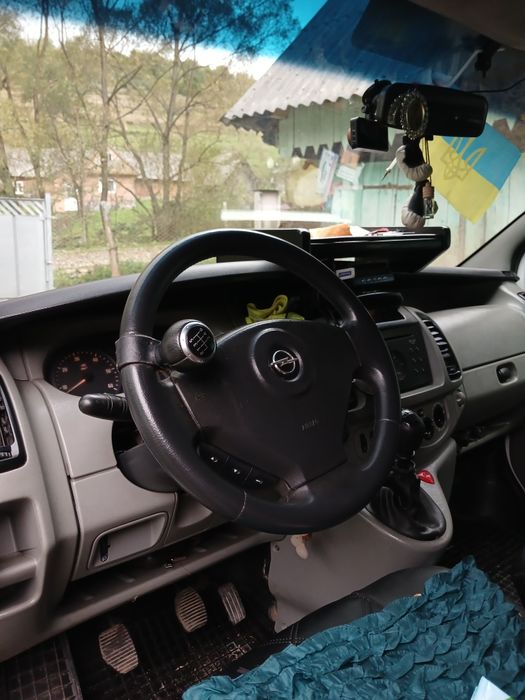 Продам бус Опель Віваро