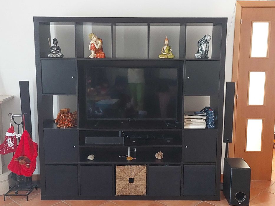 Móvel  de sala com portas
