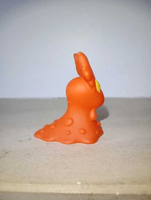 Pokémon finger puppet / brinquedo / figura pokémon Slugma da bandai