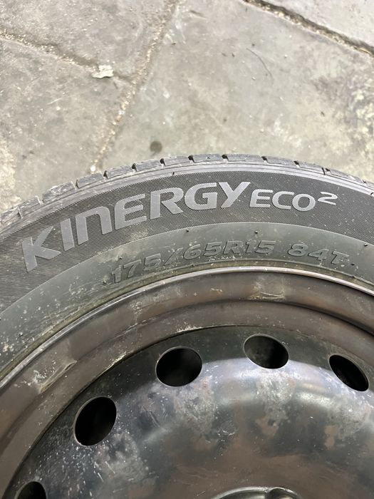 2 Pneus com jantes de ferro 175 65 R15