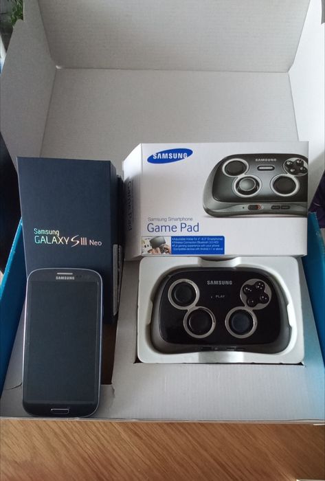 Telefon smartfon i pad w zestawie