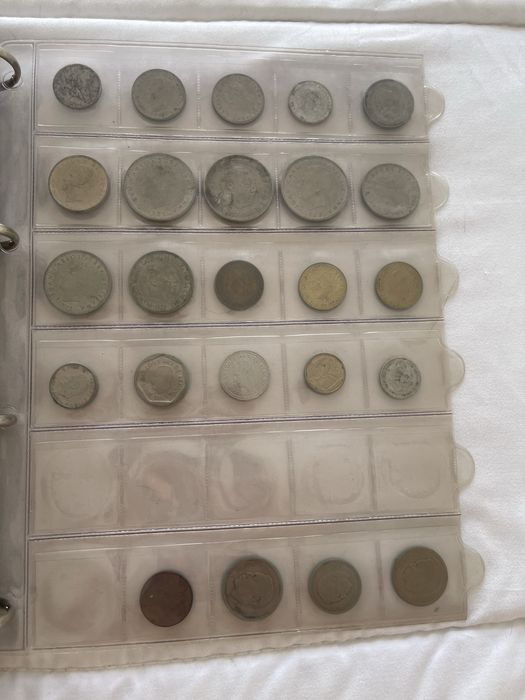 Coleçào de cerca de 100 moedas nacionais essencialmente