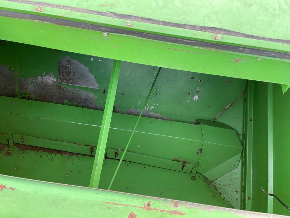 John Deere 1072 комбайн зернозбиральний