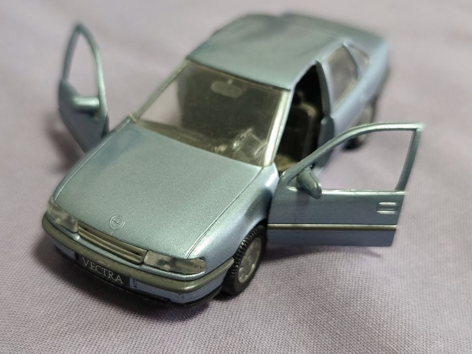 Моделька машинка Opel Vectra