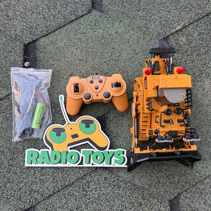 Бульдозер на радиоуправлении WALL-E. Бульдозер на пульте управления