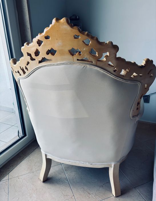 CADEIRÕES brancos lindos